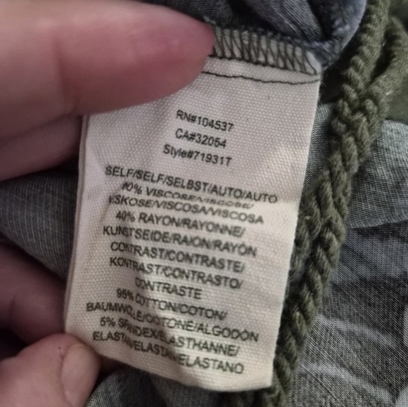 Tiny by Anthropologie Floral Print Pullover Sweatshirt Olive Green Size L - Picture 10 of 10